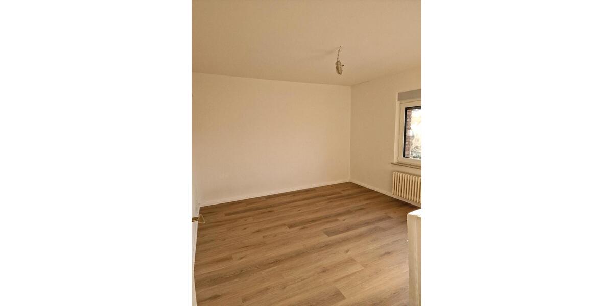 Etagenwohnung Düsseldorf Stadtbezirk 6 - 3 Zimmer, 85 m&sup2;, 1.300&euro; | Angebot:25972369
