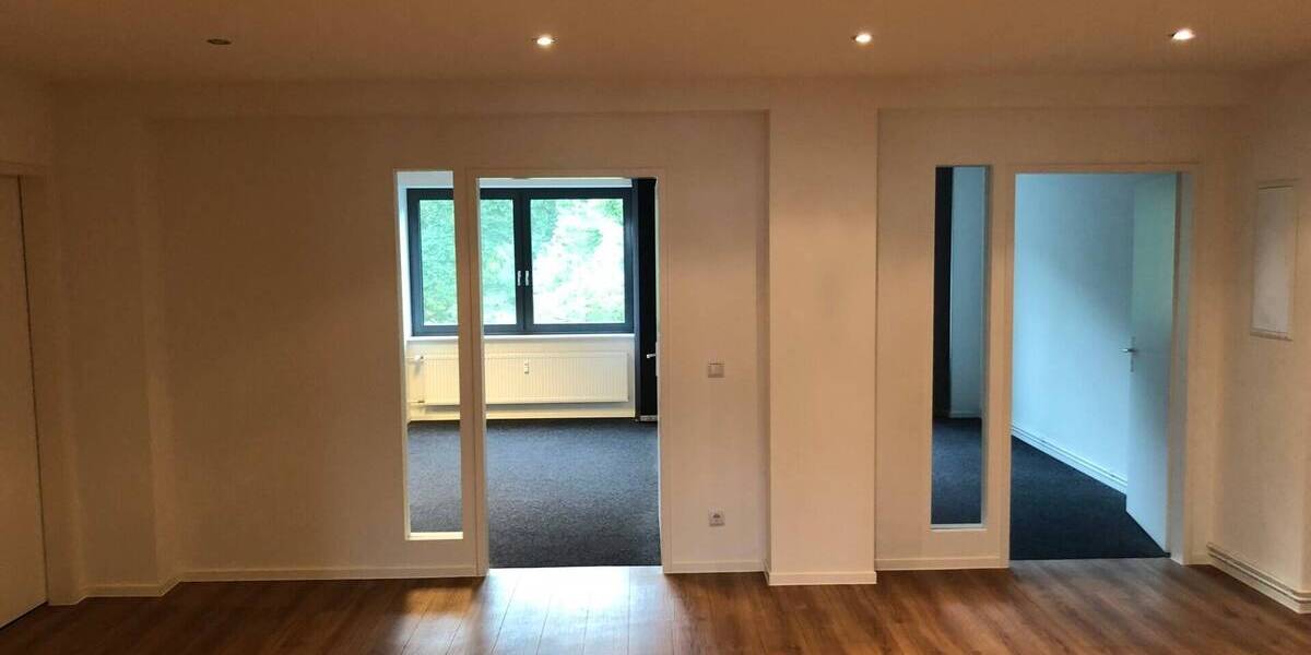 Gewerbeobjekt Düsseldorf Stadtmitte - 4 Zimmer, 125 m&sup2;, 2.500&euro; | Angebot:25738805