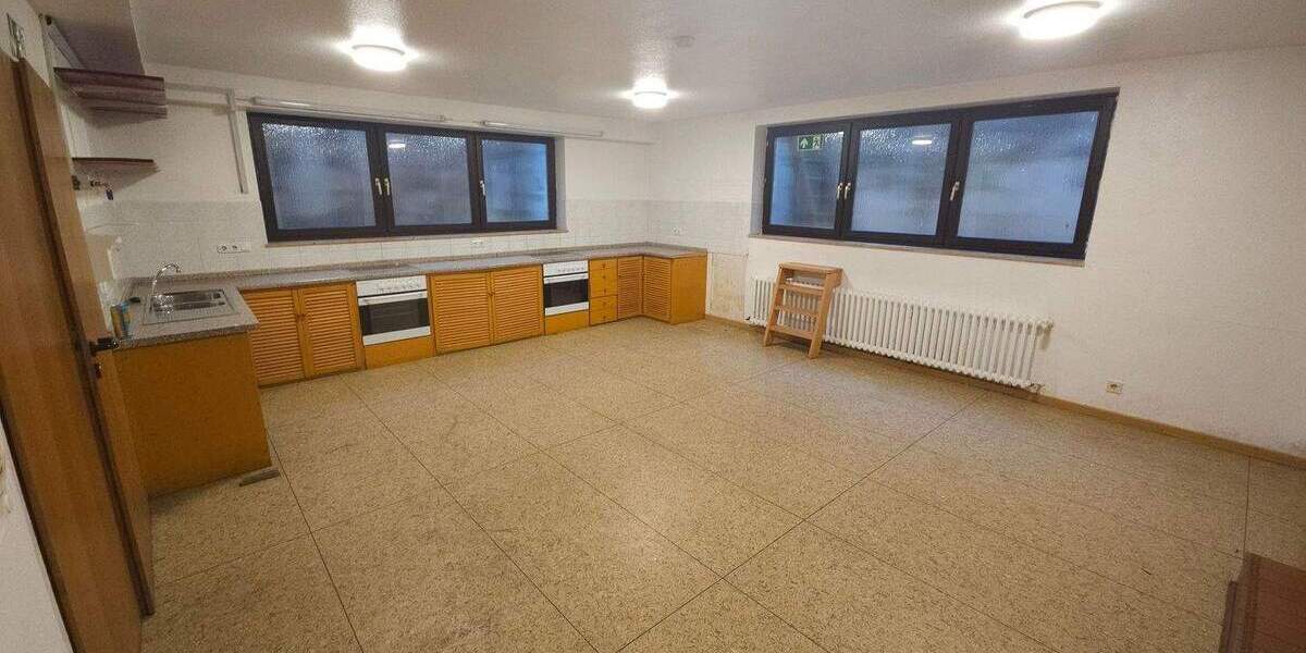 Gewerbeobjekt Neukirchen-Vluyn Vluyn - 4 Zimmer, 180 m&sup2;, 1.950&euro; | Angebot:25877302