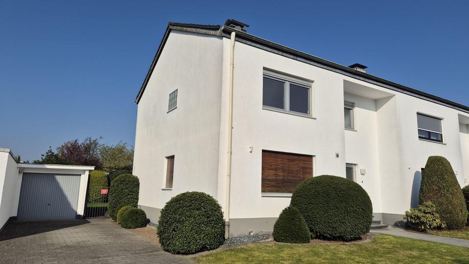 Doppelhaushälfte Kaarst - 6 Zimmer, 162 m&sup2;, 2.100&euro; | Angebot:25978039