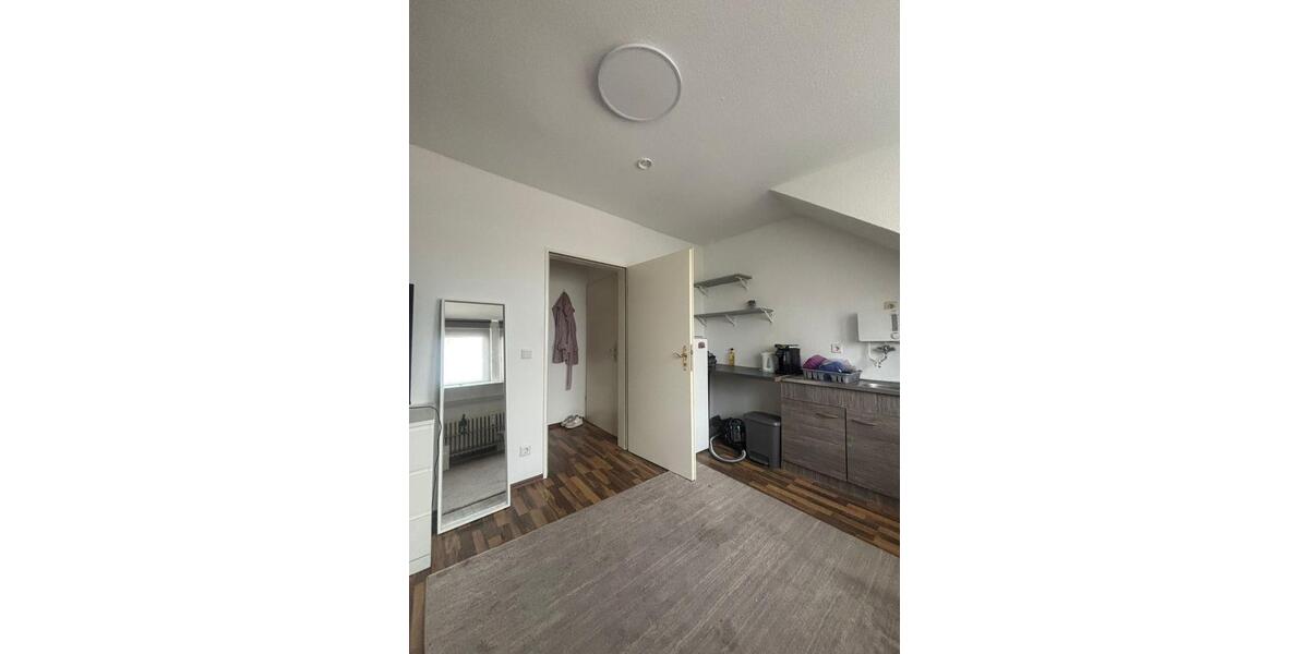 Dachgeschoßwohnung Mönchengladbach Süd - 1 Zimmer, 22 m&sup2;, 380&euro; | Angebot:26025043