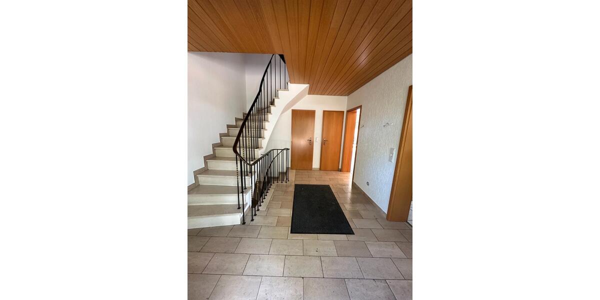 Reihenhaus Meerbusch Kierst - 5.5 Zimmer, 135 m&sup2;, 1.700&euro; | Angebot:26475248