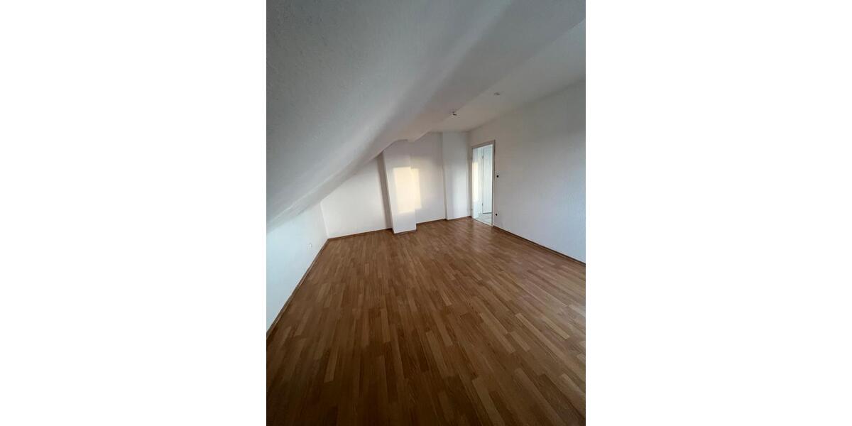 Dachgeschoßwohnung Grevenbroich - 5 Zimmer, 95 m&sup2;, 1.012&euro; | Angebot:26636782