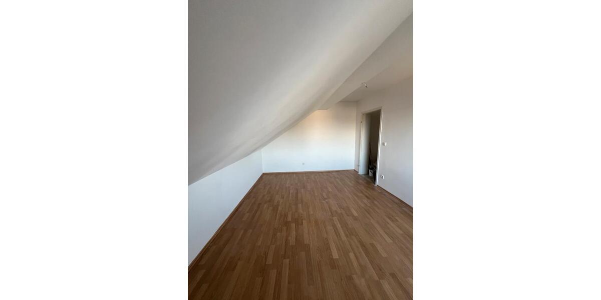 Dachgeschoßwohnung Grevenbroich - 5 Zimmer, 95 m&sup2;, 1.012&euro; | Angebot:26636782
