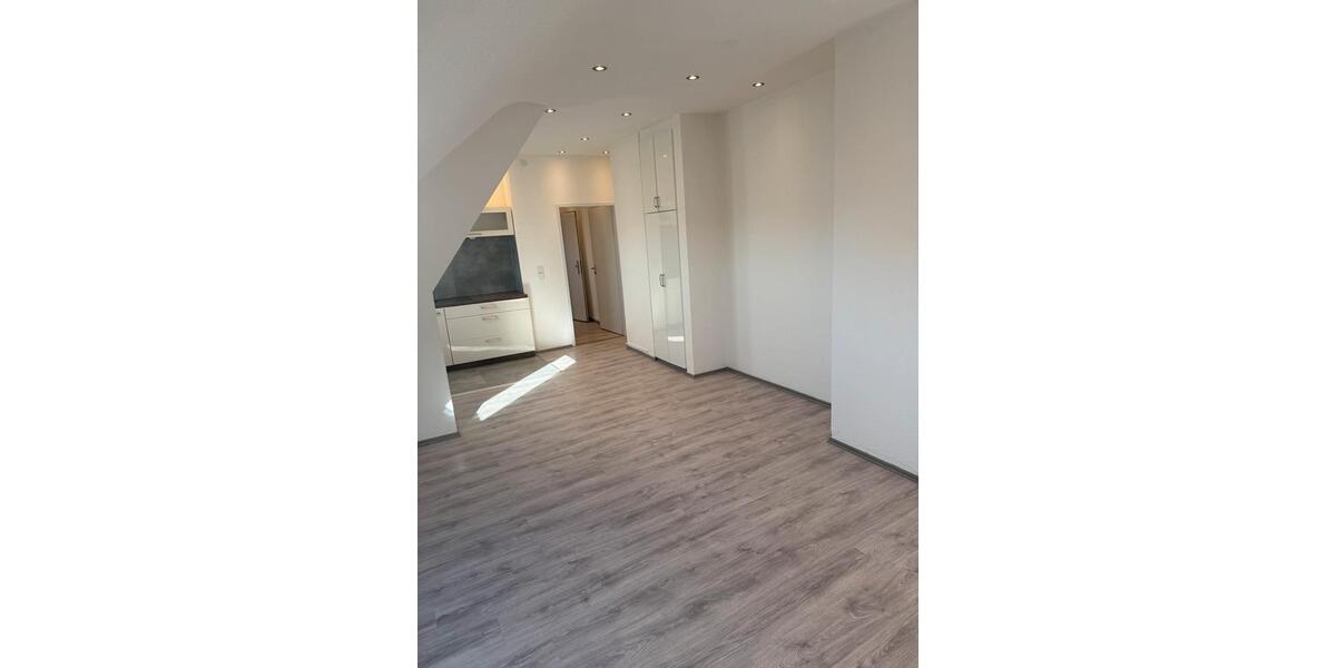Dachgeschoßwohnung Krefeld - 2 Zimmer, 65 m&sup2;, 700&euro; | Angebot:25994299