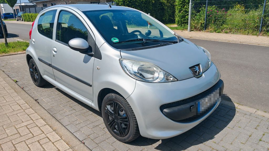 Peugeot 107 110.000 km 3.900 &euro; Hückelhoven 41836