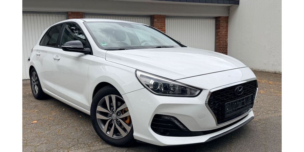 Hyundai i30 122.000 km 8.450 &euro; Mönchengladbach 41061