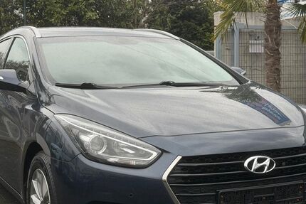 Hyundai i40 210.070 km 8.200 &euro; Düsseldorf 40627