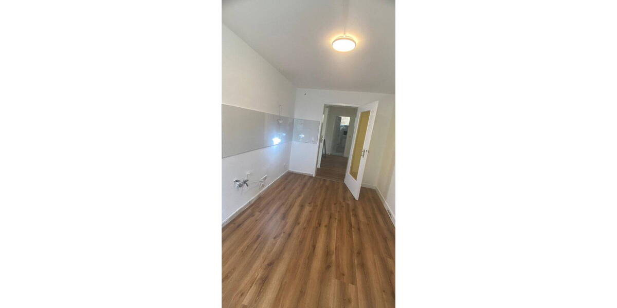 Etagenwohnung Düsseldorf Lohausen - 2 Zimmer, 77 m&sup2;, 1.400&euro; | Angebot:26933027