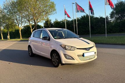 Hyundai i20 82.408 km 7.300 &euro; Düsseldorf 40472
