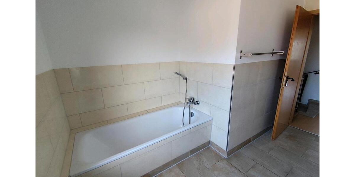 Reihenhaus Meerbusch - 4 Zimmer, 130 m&sup2;, 1.850&euro; | Angebot:24983748