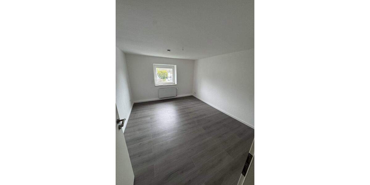 Etagenwohnung Moers Hochstraß - 2 Zimmer, 80 m&sup2;, 880&euro; | Angebot:26035832