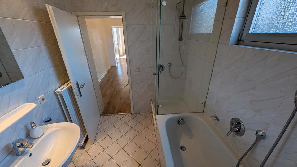 Etagenwohnung Mönchengladbach West - 2.5 Zimmer, 69 m&sup2;, 680&euro; | Angebot:25947660