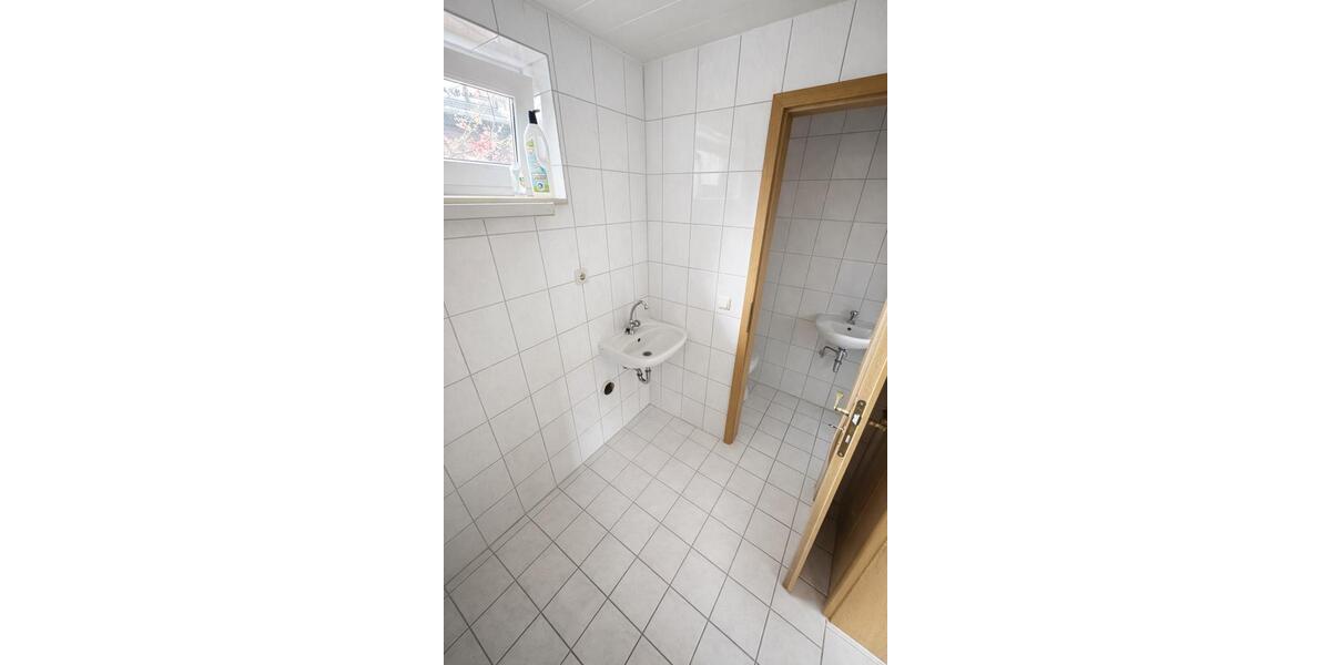 Erdgeschoßwohnung Kaarst - 7 Zimmer, 180 m&sup2;, 1.900&euro; | Angebot:26548422
