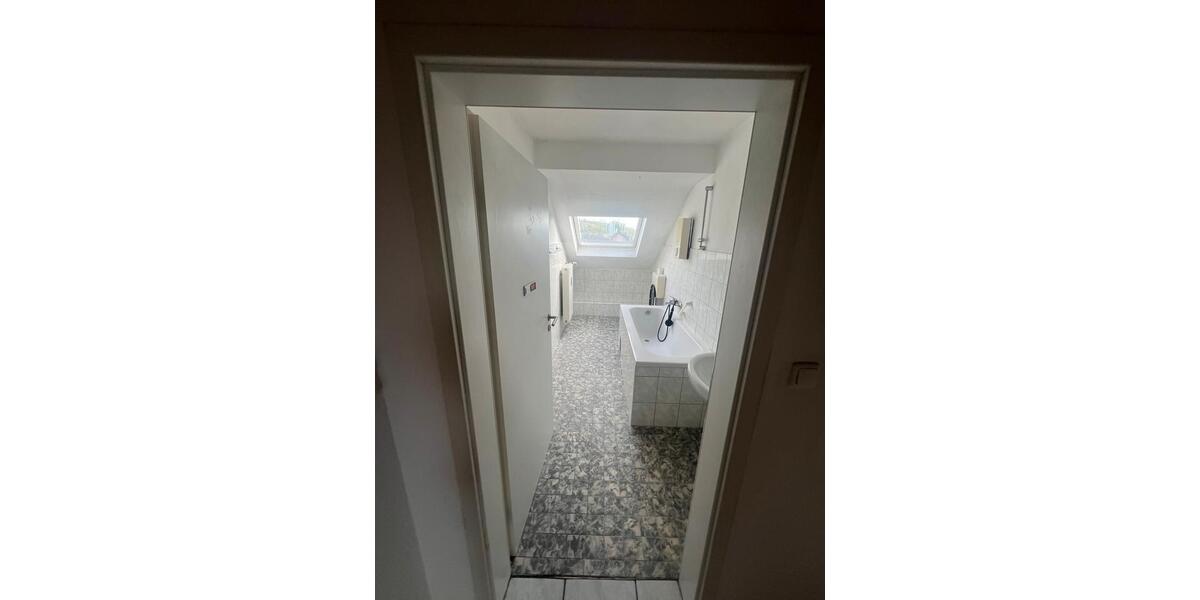 Dachgeschoßwohnung Grevenbroich - 5 Zimmer, 95 m&sup2;, 1.012&euro; | Angebot:26636782