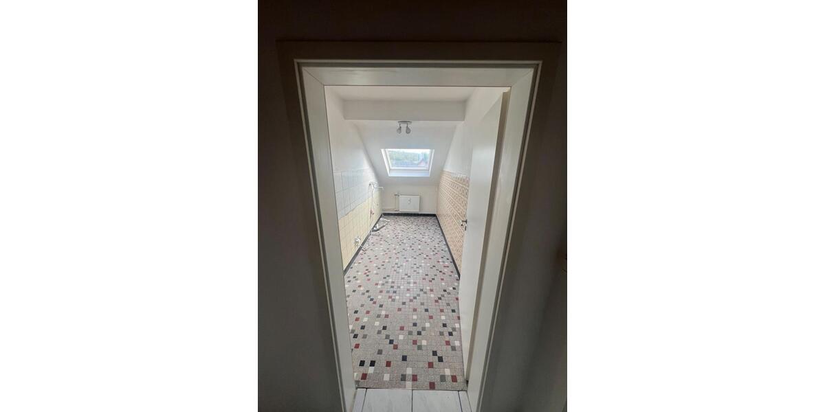 Dachgeschoßwohnung Grevenbroich - 5 Zimmer, 95 m&sup2;, 1.012&euro; | Angebot:26636782